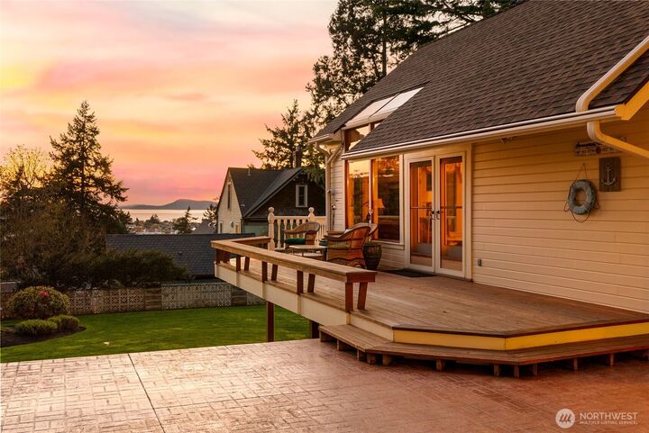 Property Photo:  303  7th Street  WA 98221 