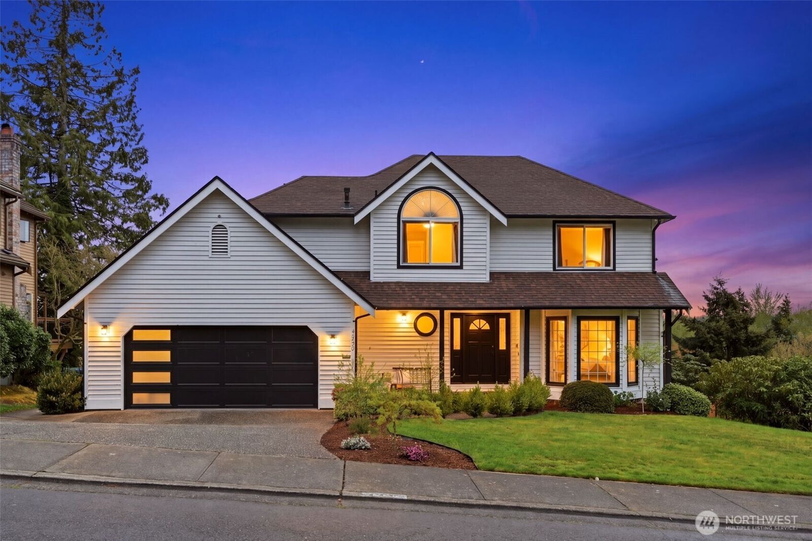 Property Photo:  4935  Mill Pond Loop  SE  WA 98092 