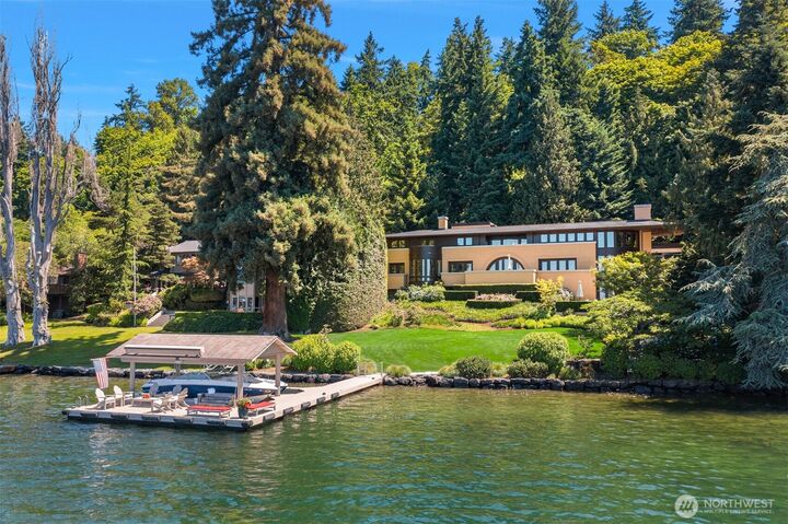 Property Photo:  415  Shoreland Drive SE  WA 98004 