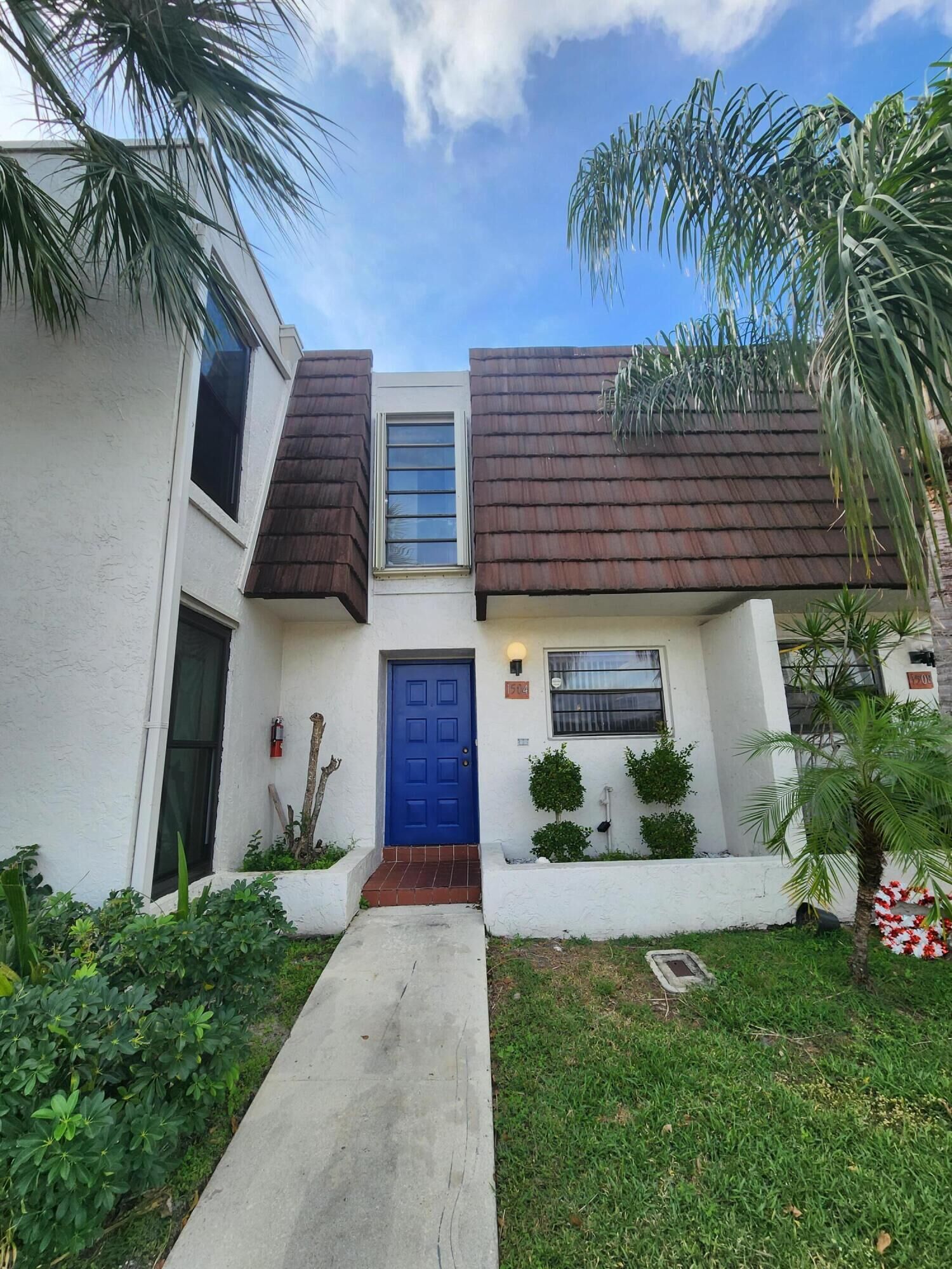 Property Photo: 1504 NW 89th Terrace 1504 FL 33024