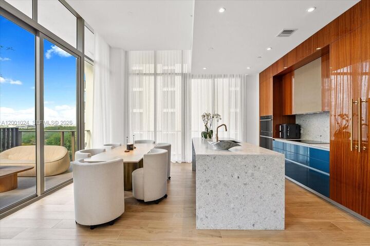 Property Photo: 2655 S Bayshore Dr 812 FL 33133