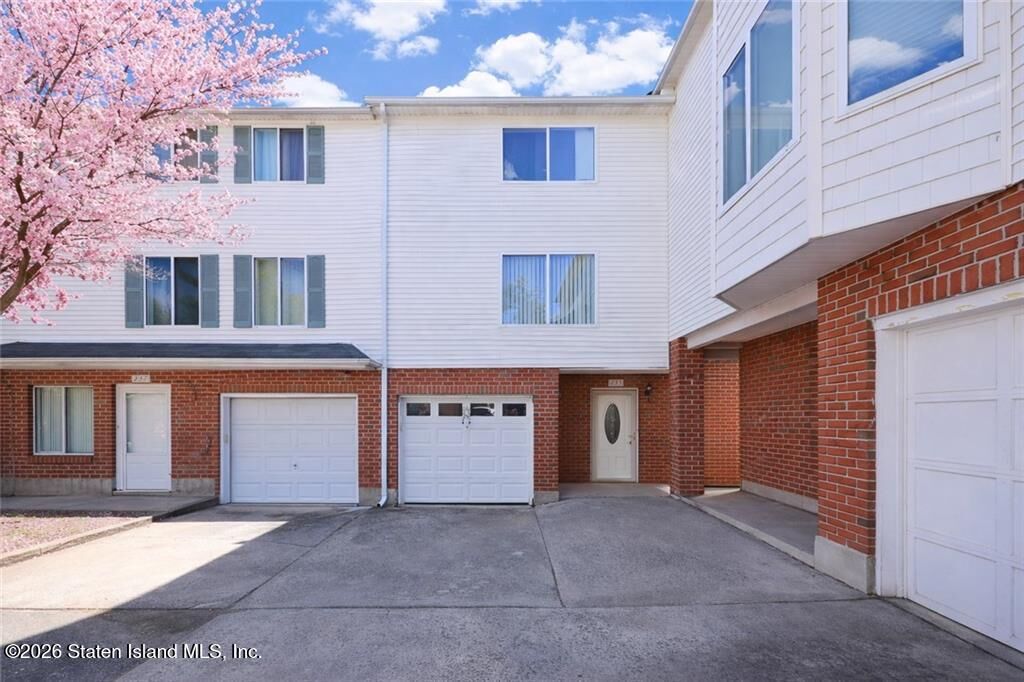 Property Photo:  235 Jamie Lane  NY 10312 