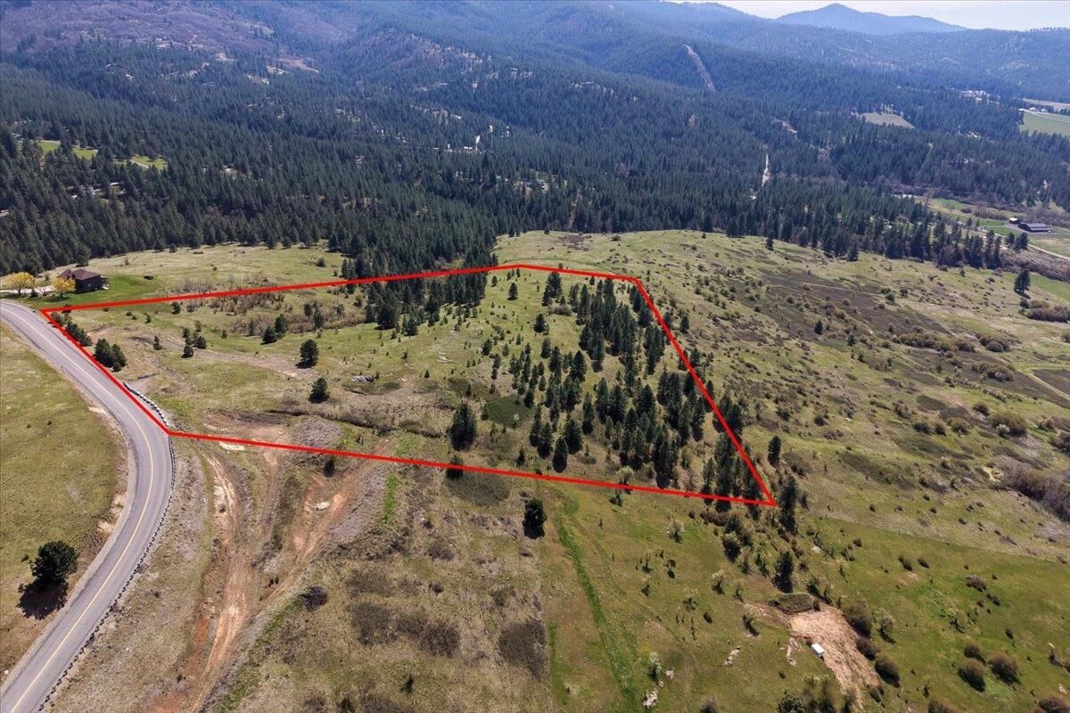 Property Photo: 4002 Quinimose Rd WA 99019
