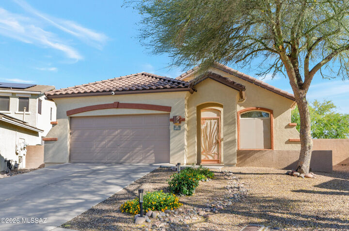 Property Photo:  909 W Leatherleaf Drive  AZ 85755 