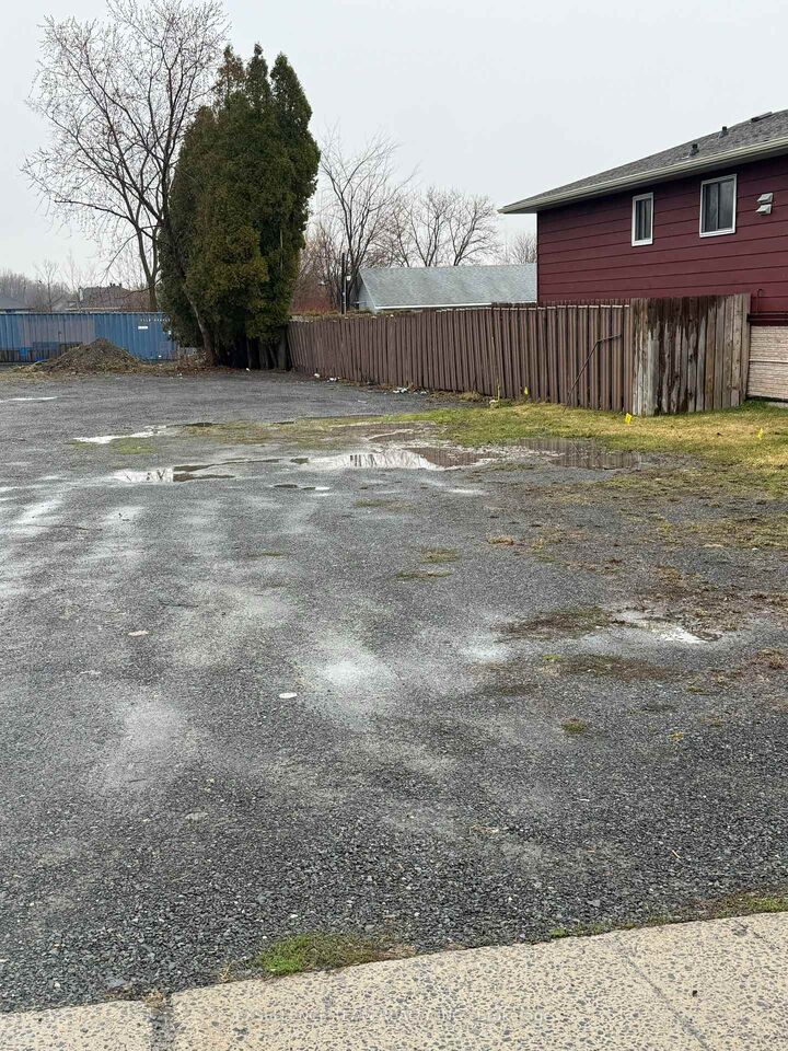 Property Photo:  3007 Pitt Street  ON K6K 1A5 