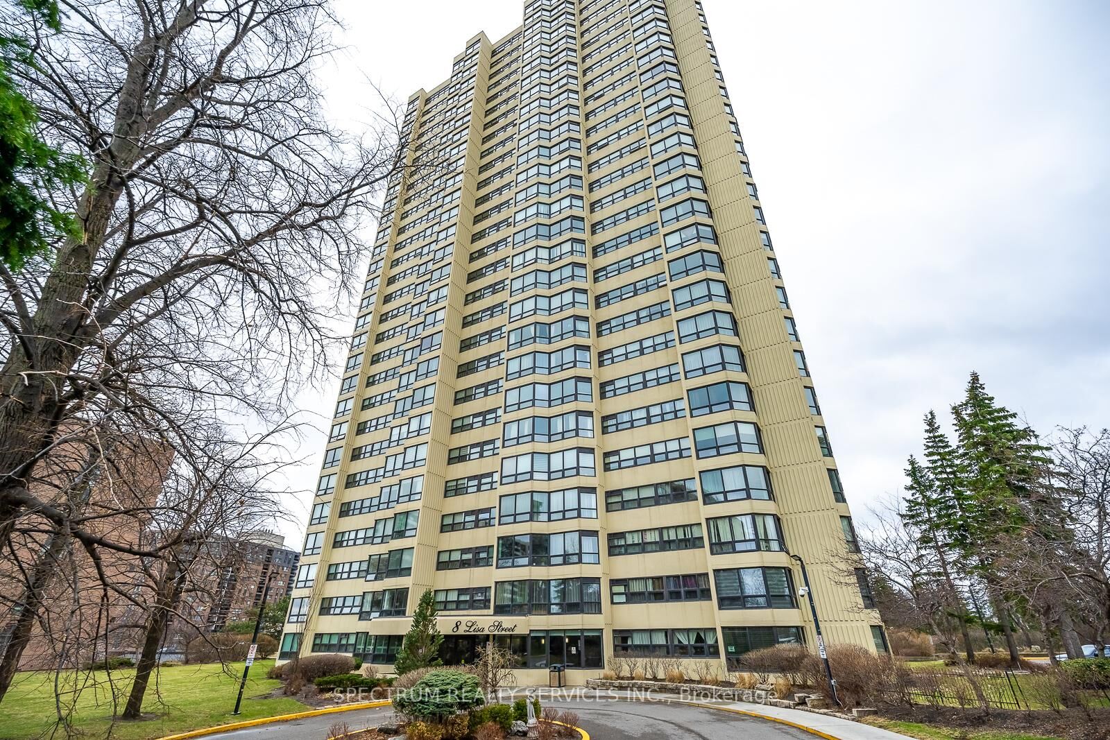 Property Photo: 8 Lisa Street 2104 ON L6T 4S6