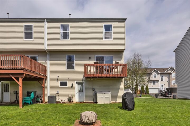 Property Photo:  525 Ten Point Ln  PA 16066 