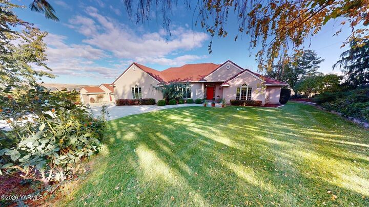 Property Photo: 121 Basalt Springs Way WA 98937