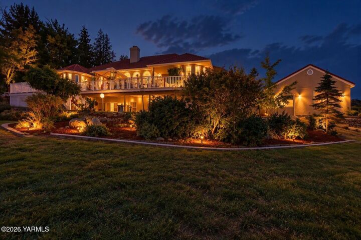 Property Photo: 121 Basalt Springs Way WA 98937