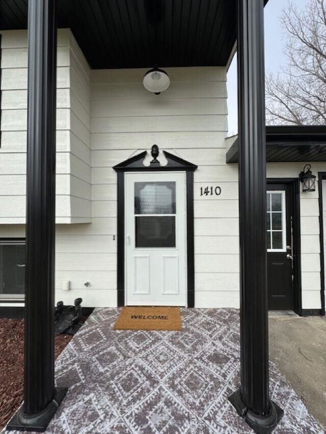 Property Photo:  1410 Ivy St.  SD 57066 