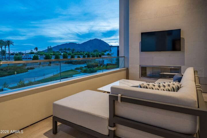 Property Photo:  6587 N Palmeraie Boulevard 2046  AZ 85253 