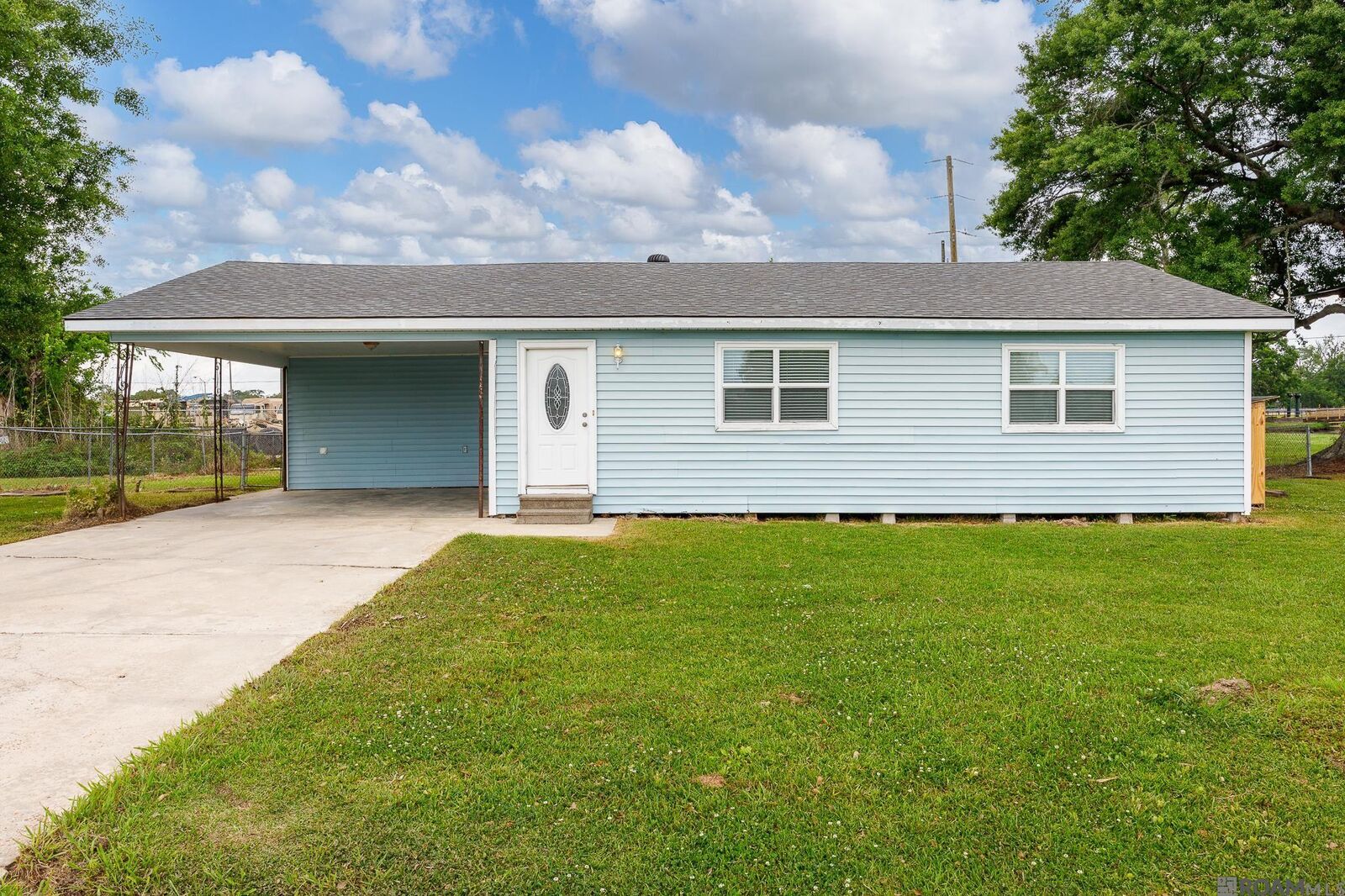 Property Photo: 305 S Nickens Ave LA 70737