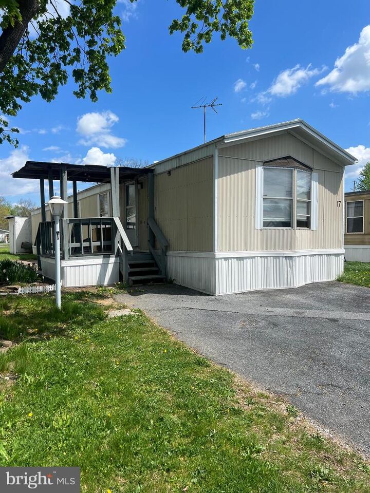 Property Photo:  17 Caravan Court  PA 17057 