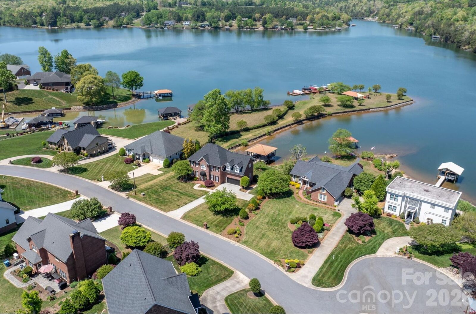 Property Photo: 215 Iswa Drive NC 28681