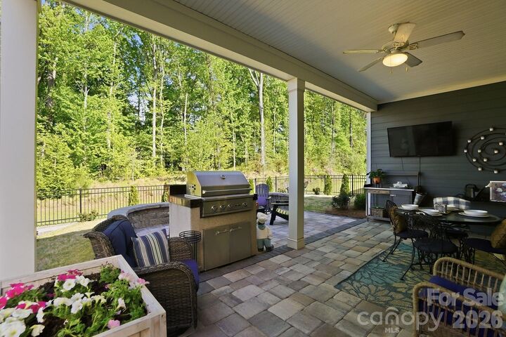 Property Photo: 2002 Belle Mont Farm Avenue NC 28110