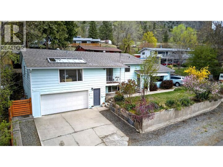 Property Photo: 716 Mosley Place BC V0H 1R0