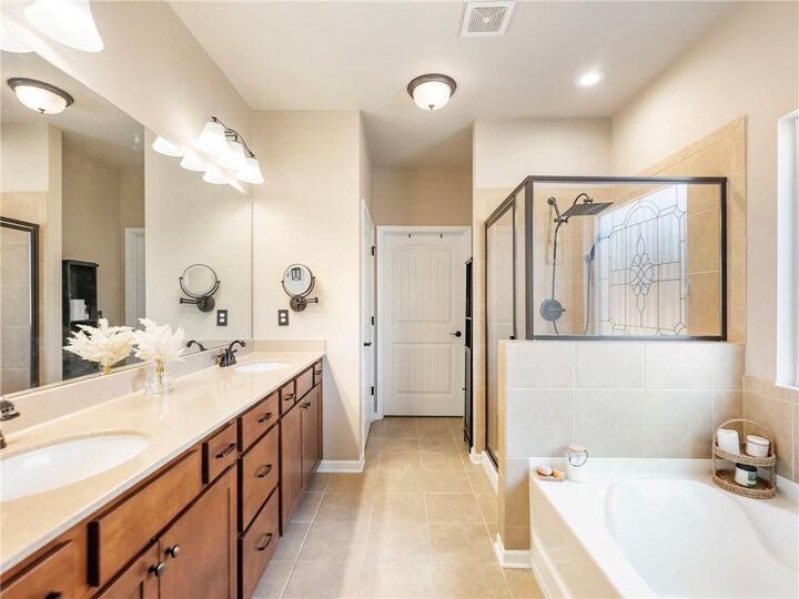 Property Photo: 374 Eagles Bluff Way GA 30548