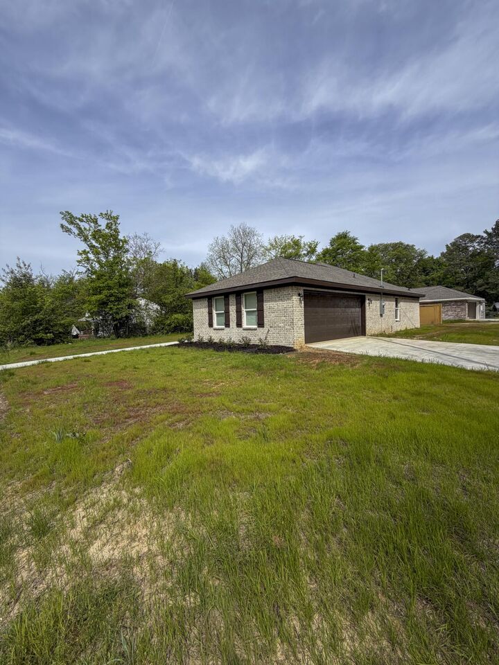Property Photo:  205 Jefferson Street  MS 39773 