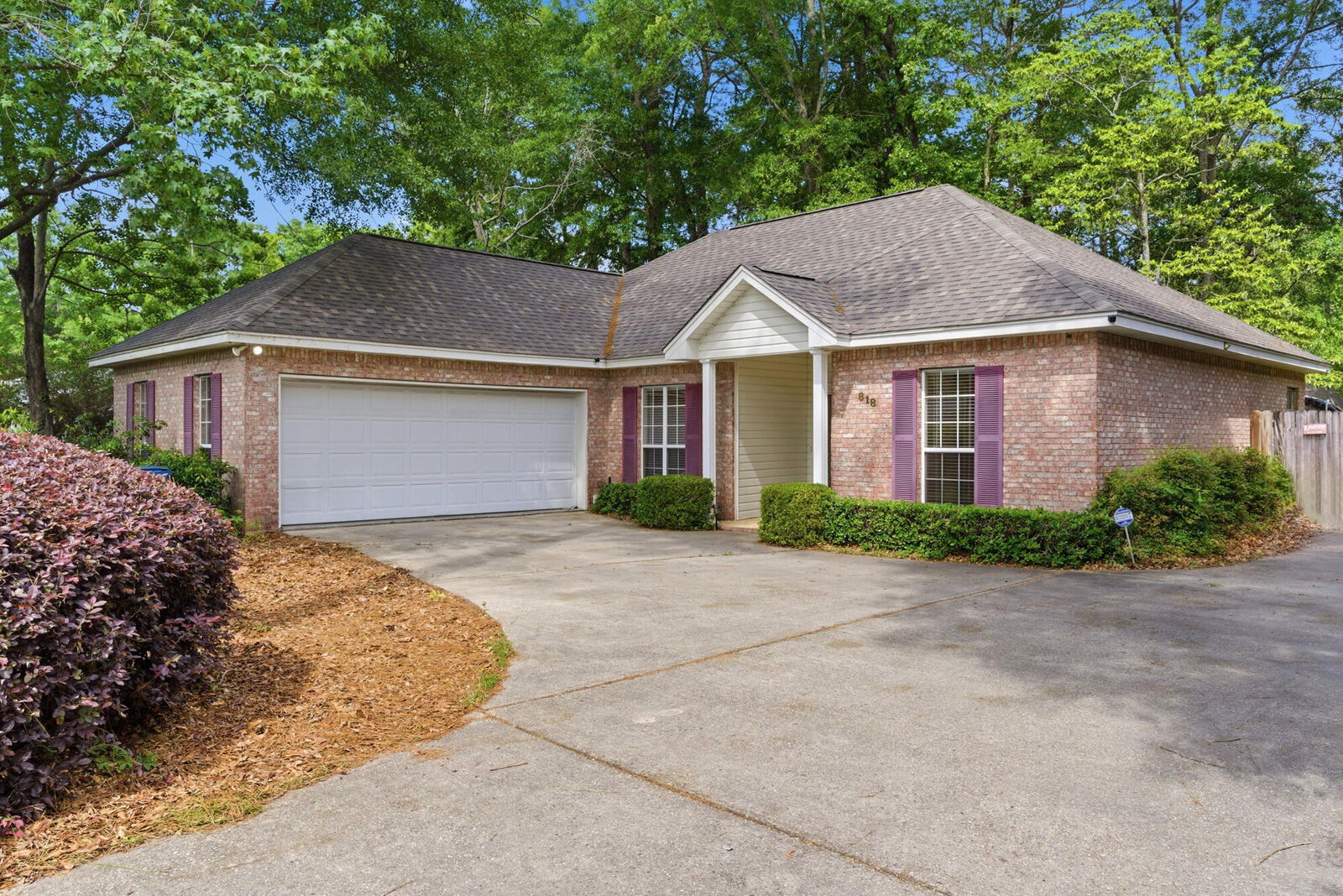 Property Photo:  818 Hillendale Dr.  MS 39402 