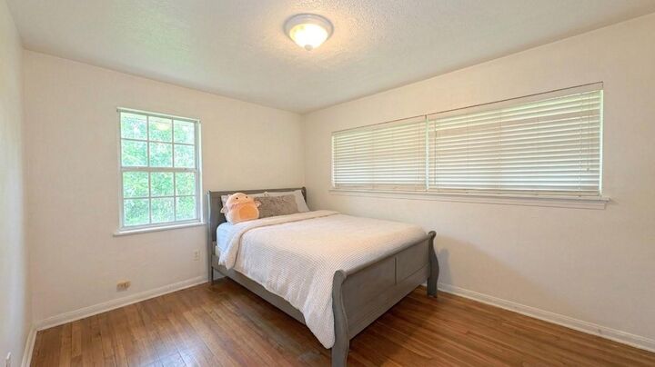 Property Photo: 5879 Belneath Street TX 77033