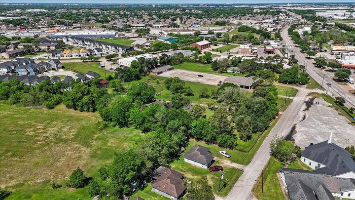 Property Photo:  118 Staffordshire Road  TX 77477 