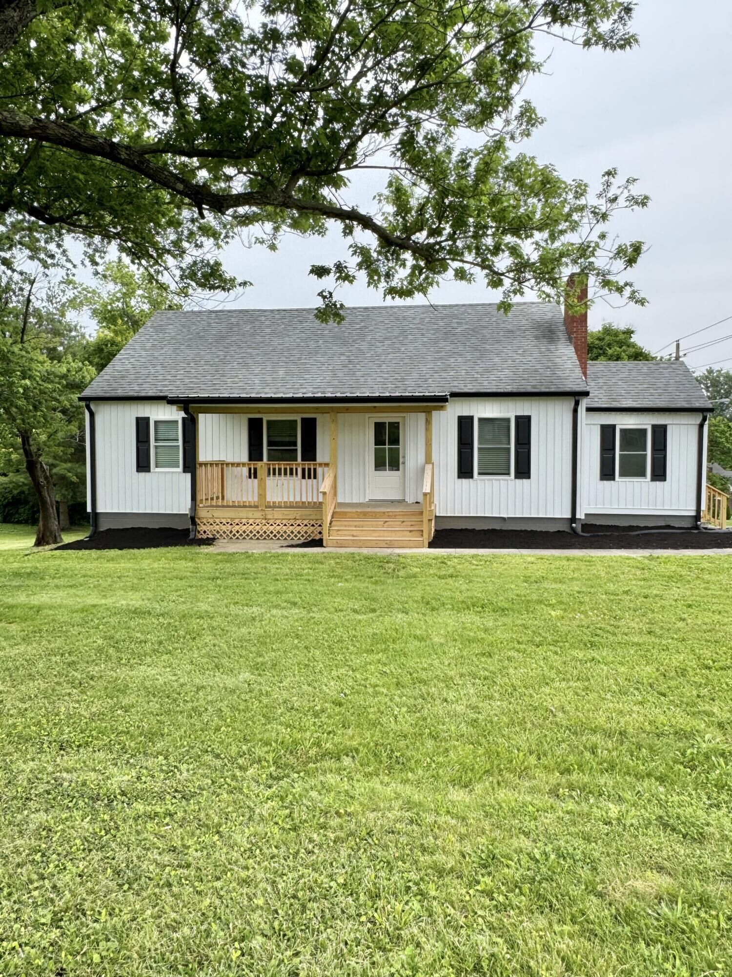 Property Photo: 600 E Lexington Avenue KY 40422
