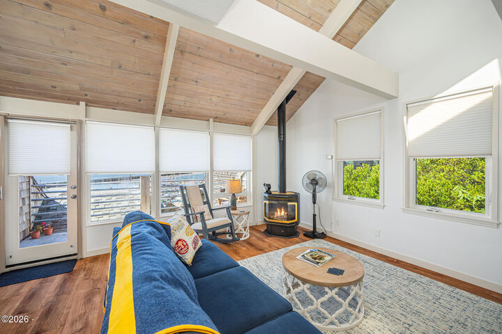 Property Photo:  1000 SE Bay Boulevard 506/606  OR 97365 