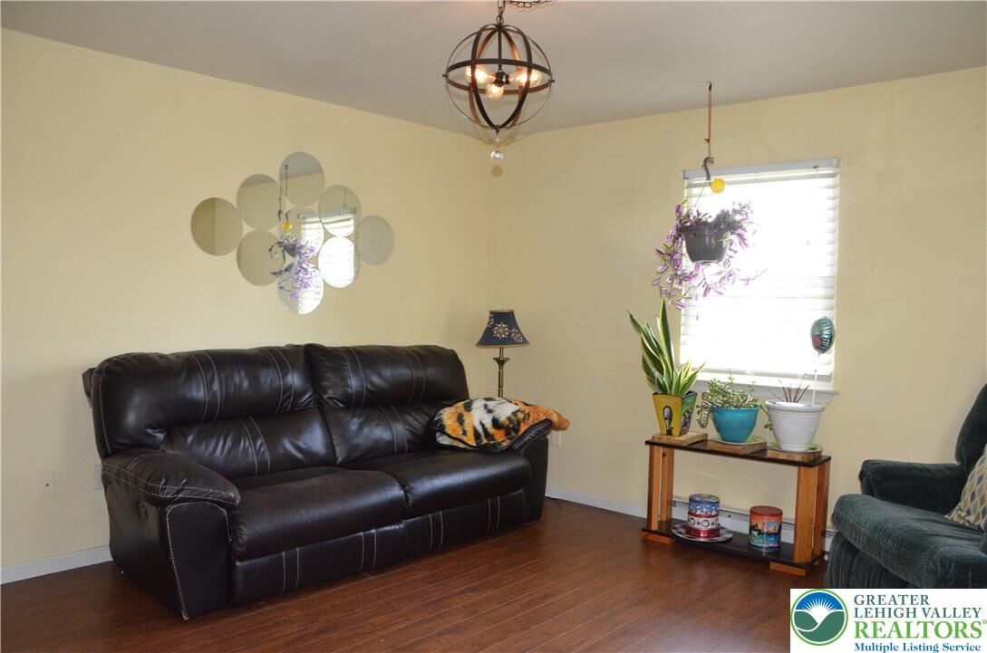 Property Photo:  847 N Van Buren Street  PA 18109 