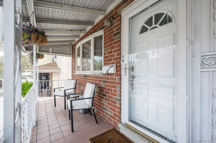 Property Photo:  635 Revere Avenue  NY 10465 