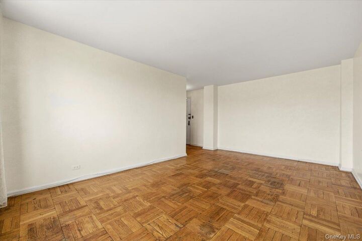 Property Photo:  80 Knolls Crescent 6B  NY 10463 