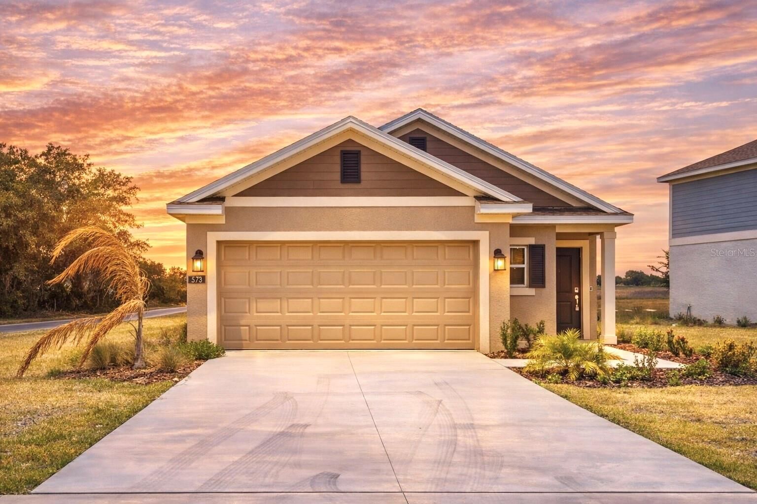 Property Photo:  573 Bell Prairie Circle  FL 33859 