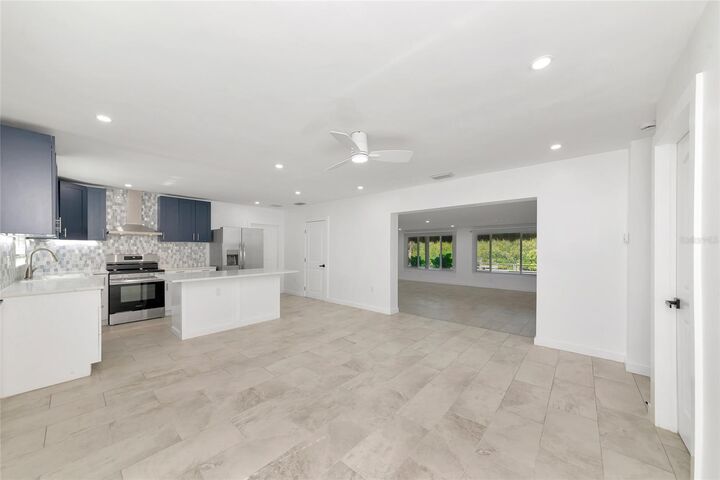 Property Photo:  2506 41st Street E  FL 34208 