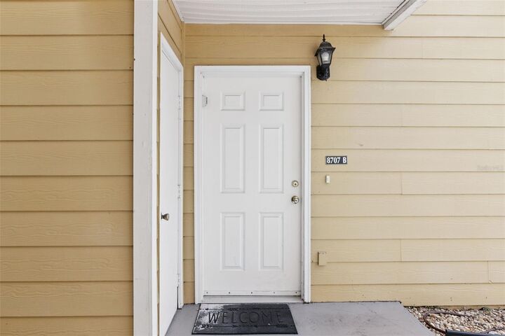 Property Photo: 8707 Knightsbridge Court B FL 34747