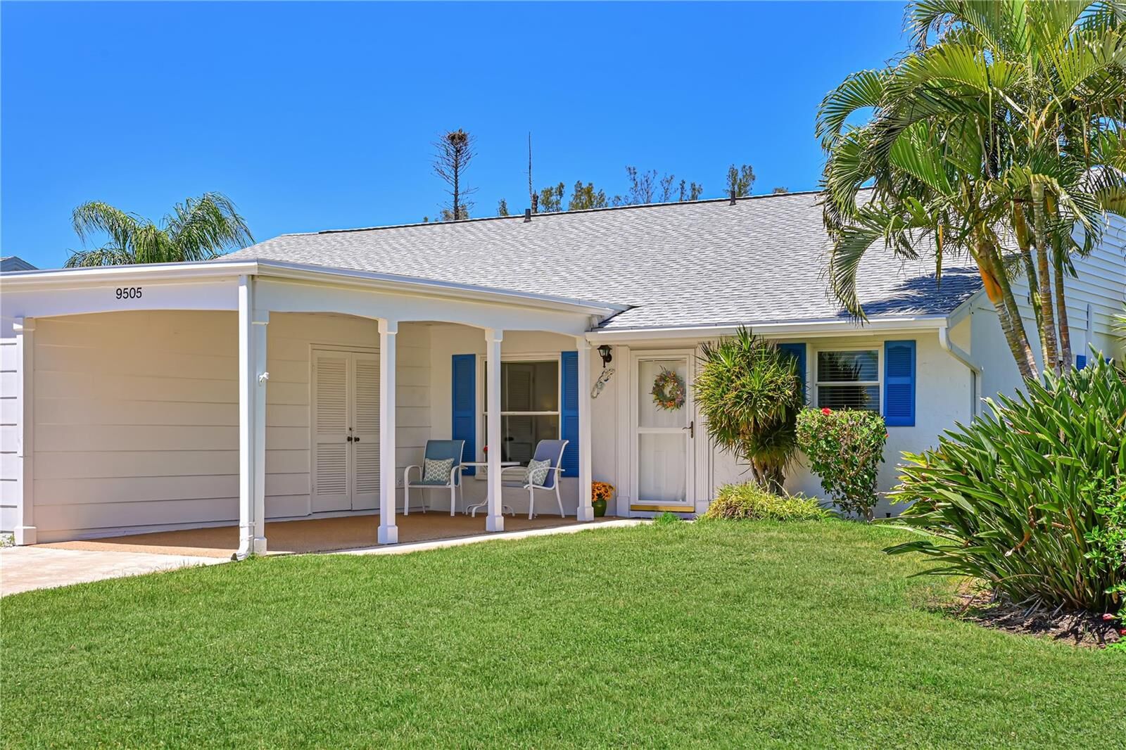 Property Photo: 9505 Colonial Drive FL 34210
