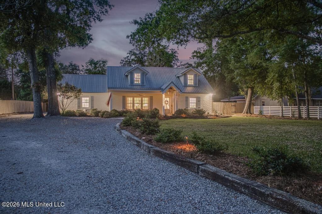Property Photo:  1589 E Second Street  MS 39571 