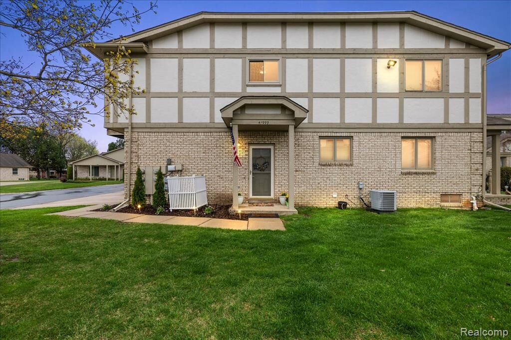 Property Photo:  41999 King Edward Court  MI 48038 4525 