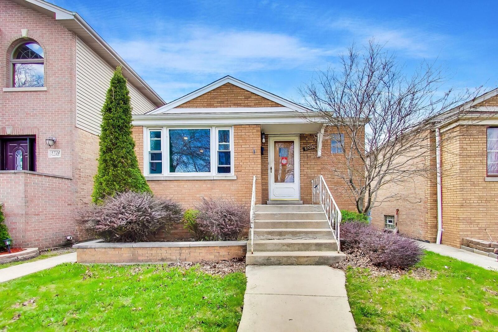 Property Photo:  5726 S Neva Avenue  IL 60638 