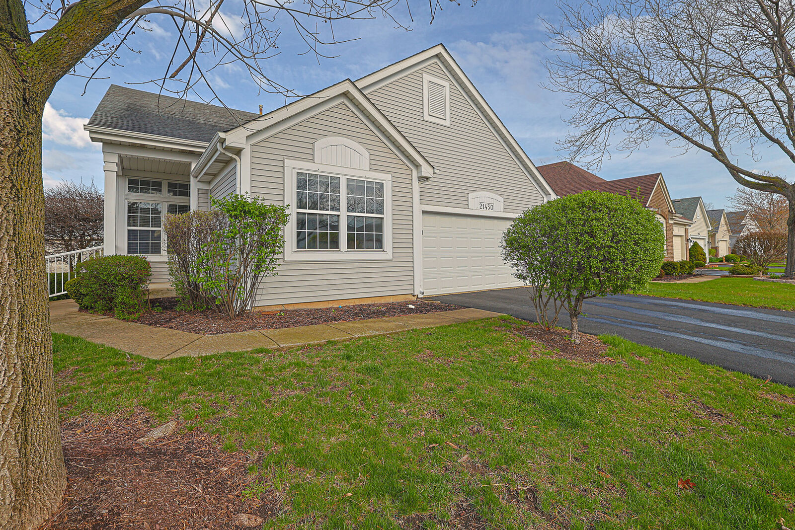 Property Photo:  21450 W Basswood Lane  IL 60544 