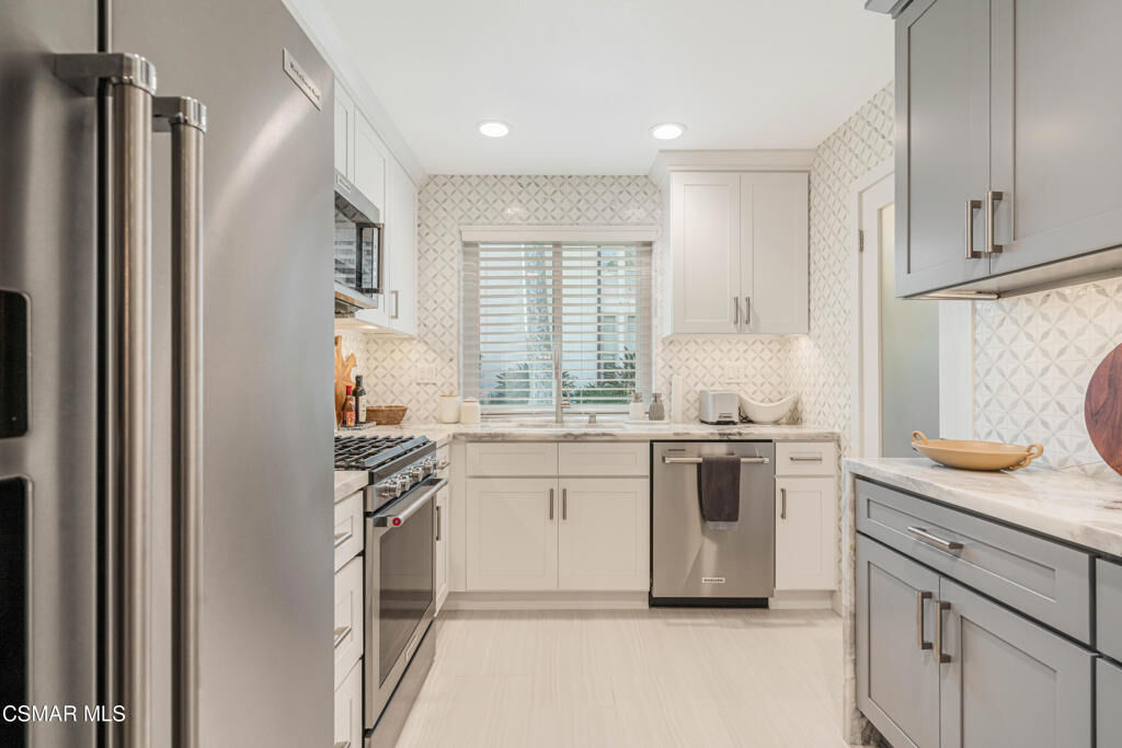 Property Photo:  31556 Agoura Road 2  CA 91361 