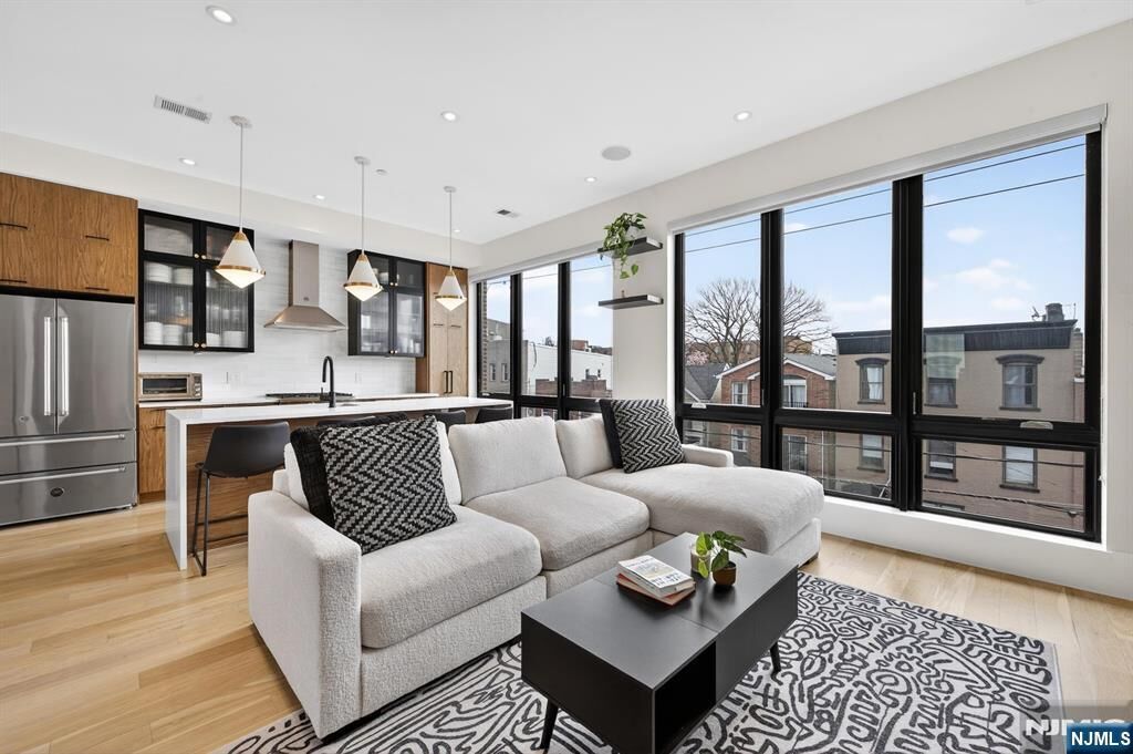 Property Photo:  339 Palisade Avenue 3  NJ 07307 