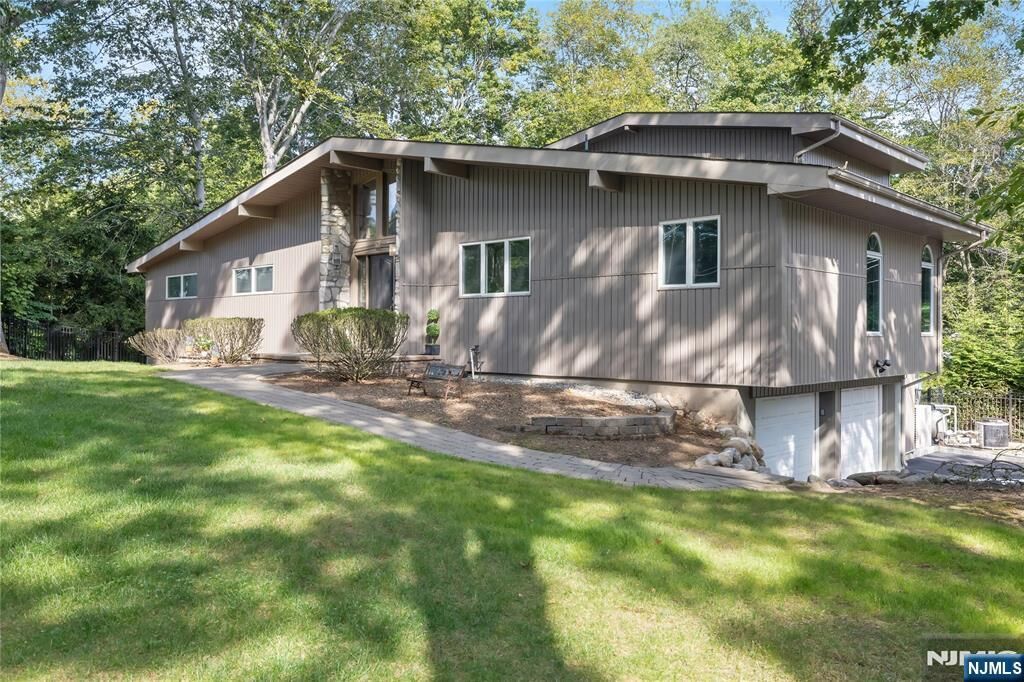 Property Photo:  727 Rolling Hill  NJ 07675 