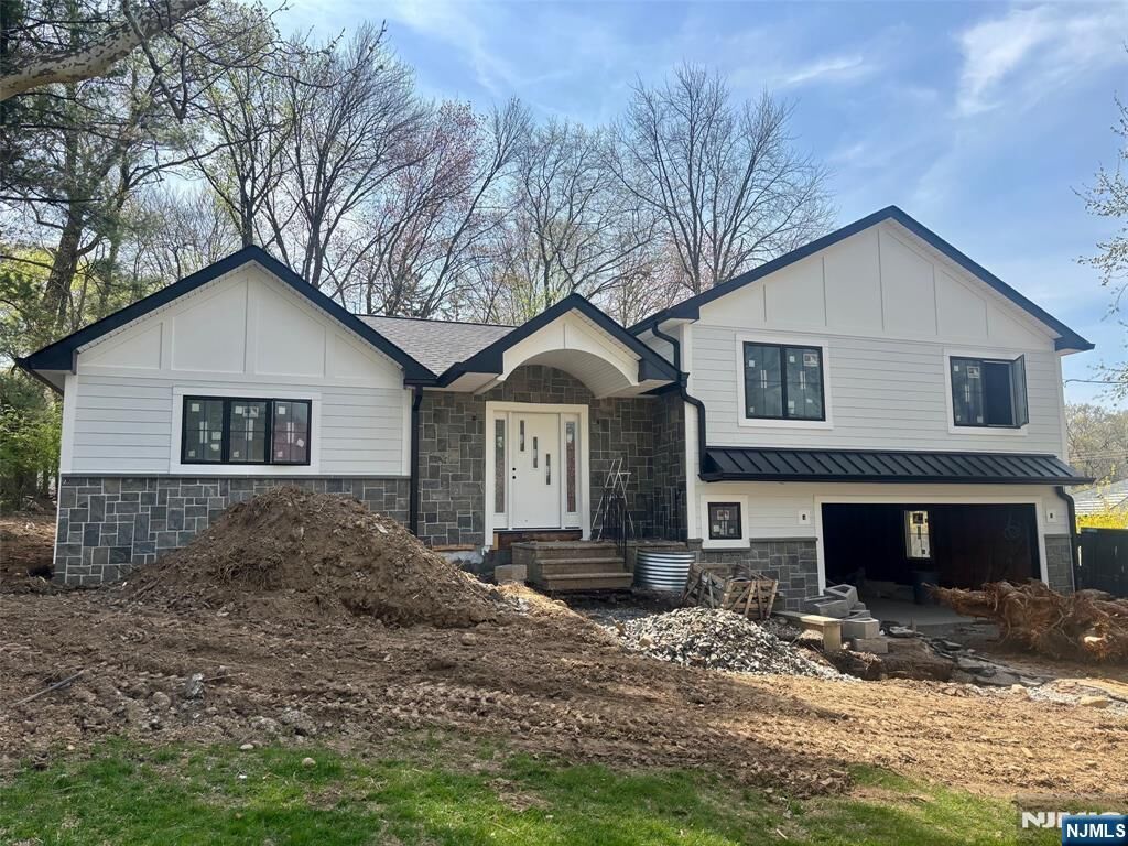 Property Photo:  15 Strawberry Hill Road  NJ 07642 