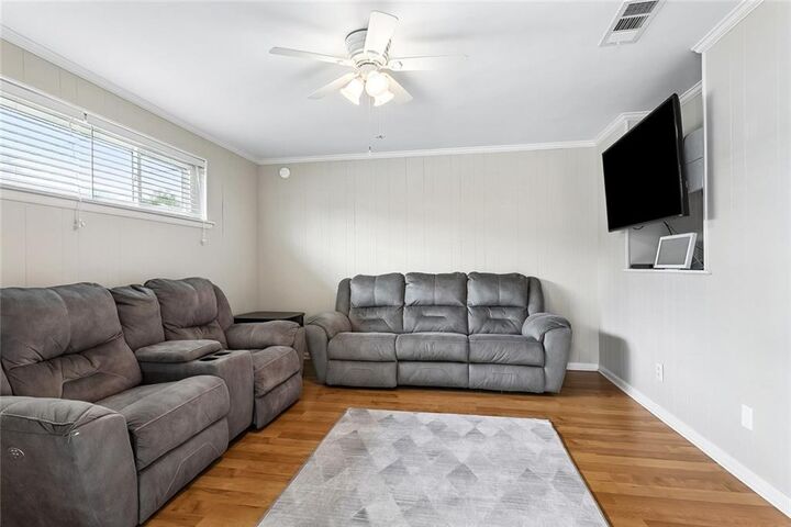Property Photo:  1813 N Turnbull Drive  LA 70001 