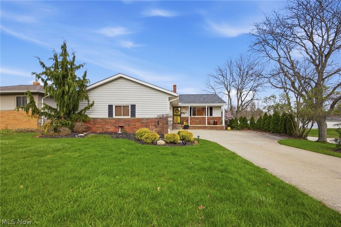 Property Photo:  6033 Sweet Birch Drive  OH 44146 