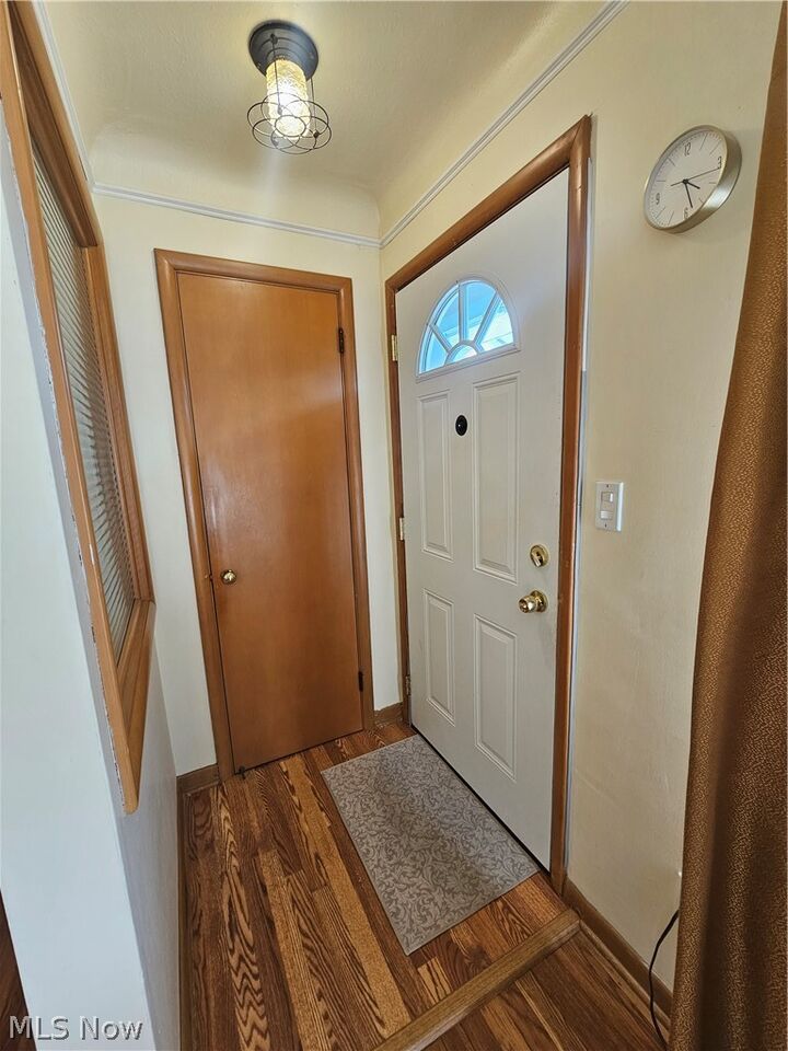 Property Photo:  4087 Suffolk Road  OH 44121 