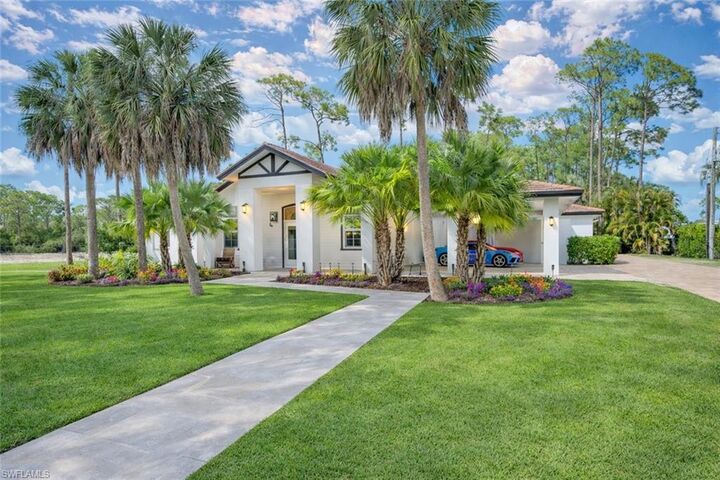 Property Photo:  2401 Coach House Ln  FL 34105 