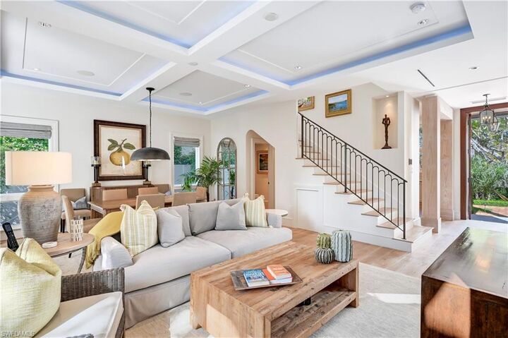 Property Photo:  42 6th St S  FL 34102 