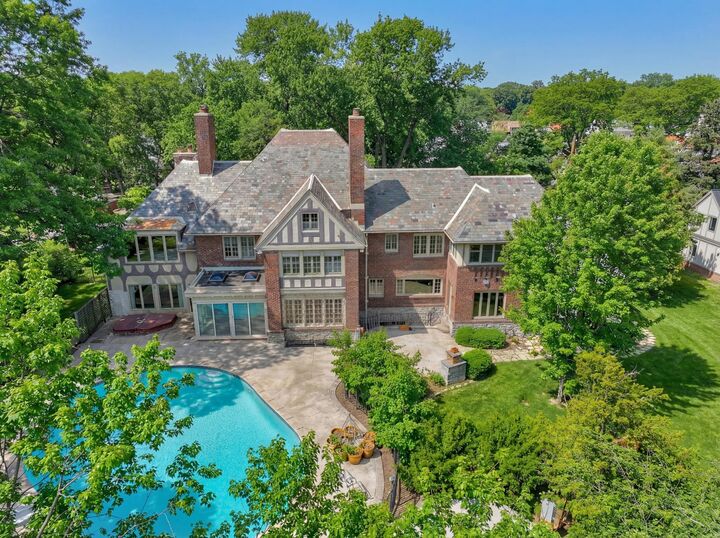 Property Photo:  71 Otis Lane  MN 55104 