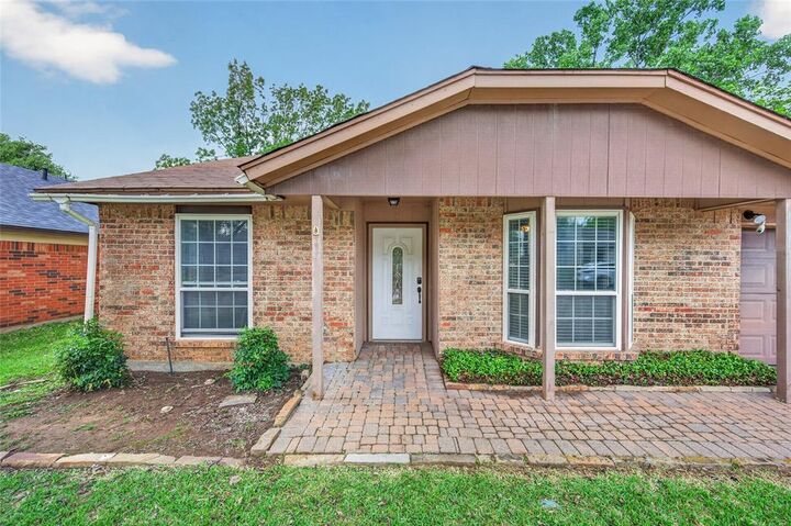 Property Photo:  3009 Richwood Circle  TX 76021 