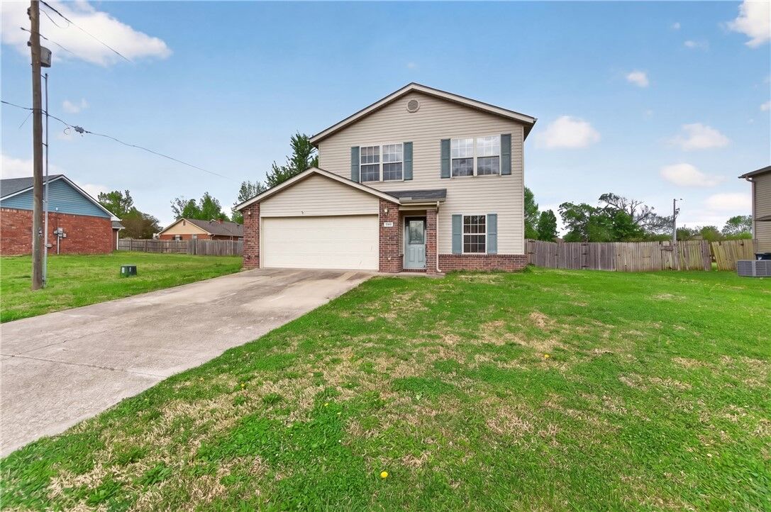 Property Photo:  2303 S 13th Street  AR 72758 